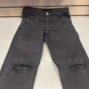 Black American Eagle 6 short jeans with rips on knees